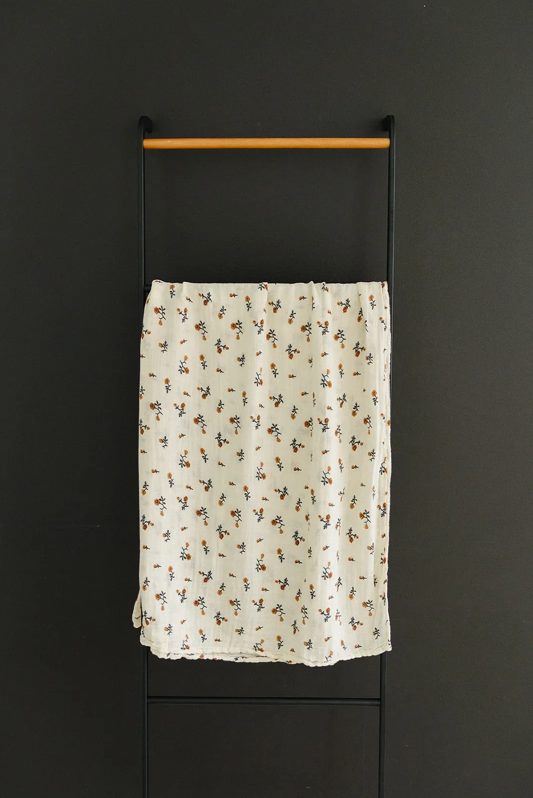 Mebie Baby Muslin Swaddle - Cream Floral