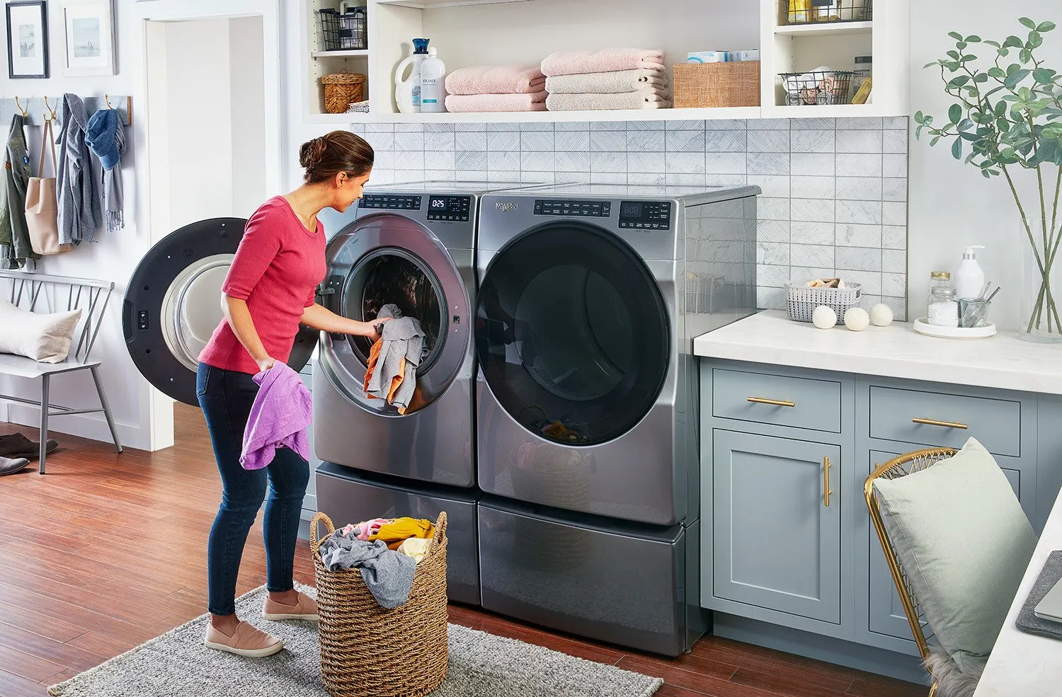 Whirlpool Chrome Shadow Front-Load Washer (5.8 cu. ft.) & Gas Dryer (7.4 cu. ft.) - WFW6605MC/WGD6605MC